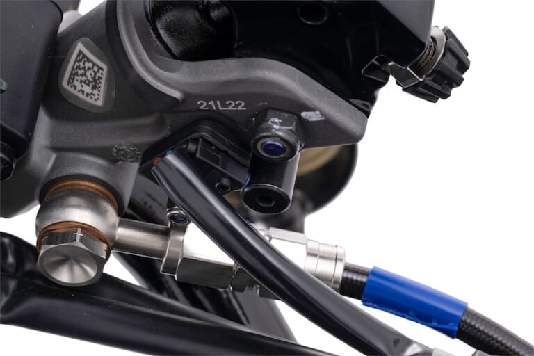 PLOT BREMBO ブレーキスイッチアダプター KAWASAKI 27010-0931用|「今まで諦めていた最新Z900RSオーナーに朗報! ブレンボ化の『配線加工ナシ』を実現するアダプターが登場
