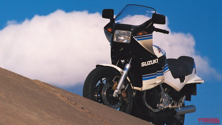 1983年3月に発売された、スズキのRG250Γ｜「今見てもやっぱカッコいいわ…」40年以上前のモデルとは思えない！ ひと目でわかるカラーリングとアルミフレームが印象的な名車［スズキ RG250Γ］