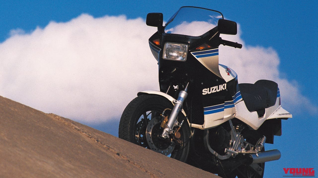 1983年3月に発売された、スズキのRG250Γ｜「今見てもやっぱカッコいいわ…」40年以上前のモデルとは思えない！ ひと目でわかるカラーリングとアルミフレームが印象的な名車［スズキ RG250Γ］