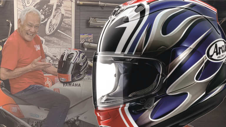 “忠さん”の目玉マークが鈴木忠男レプリカとして登場！アライのフラッグシップ『RX-7X SP TADAO』はメタリックブルー×赤ラインの原点デザイン