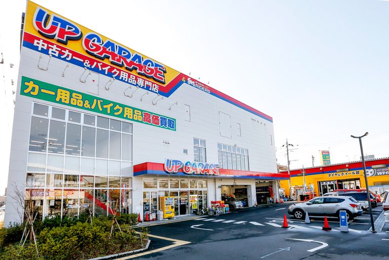 アップガレージの店舗外観｜［9月19日オープン］「これは便利だわ…」バイク用品もクルマ用品もどちらにも対応！ 大阪に新たな“複合型ショップ”が誕生［アップガレージライダース大阪住之江店］