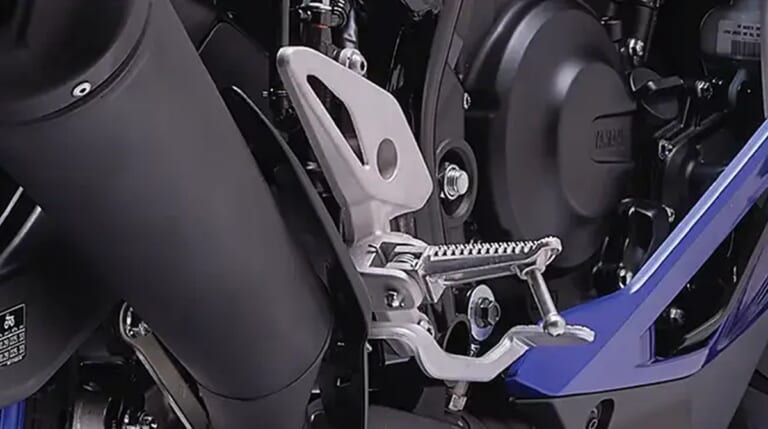 YAMAHA YZF-R2｜税込約40万円から! R9直系の空力カウルを備えた新世代200ccスーパースポーツ「YZF-R2」＆調整式サス装備「YZF-R2M」がインドでデビュー【海外】