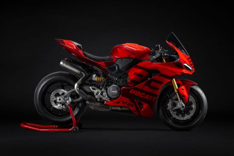DUCATI PANIGALE V2 MM93|鍛造ホイール装備で約1.5kg軽量化。ドゥカティのVツインスーパースポーツ×マルケス&バニャイア特別仕様車でMotoGPのDNAをその手に!【PANIGALE V2 MM93/FB63】