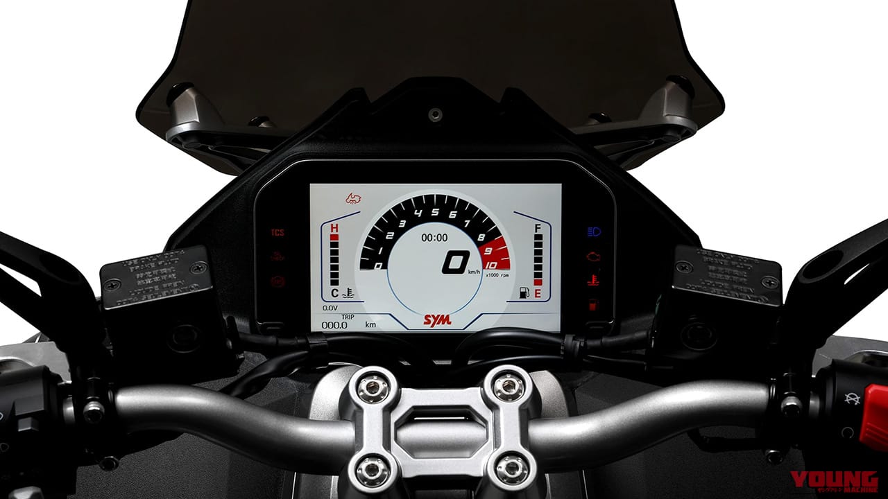 欧州8000km砂漠走破の血統! スマホ連携&TCS装備の本格クロスオーバー250ccスクーターが台湾SYMから上陸中【ADX 250】