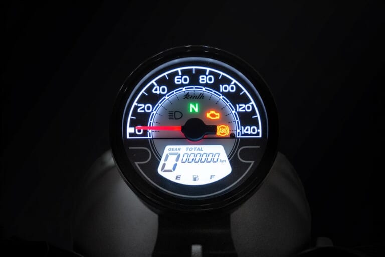 SUZUKI GN 160|時代を超越するクラシックデザインに162cc+フロントABS! タフに走るスズキ「GN 160」がコロンビアで登場