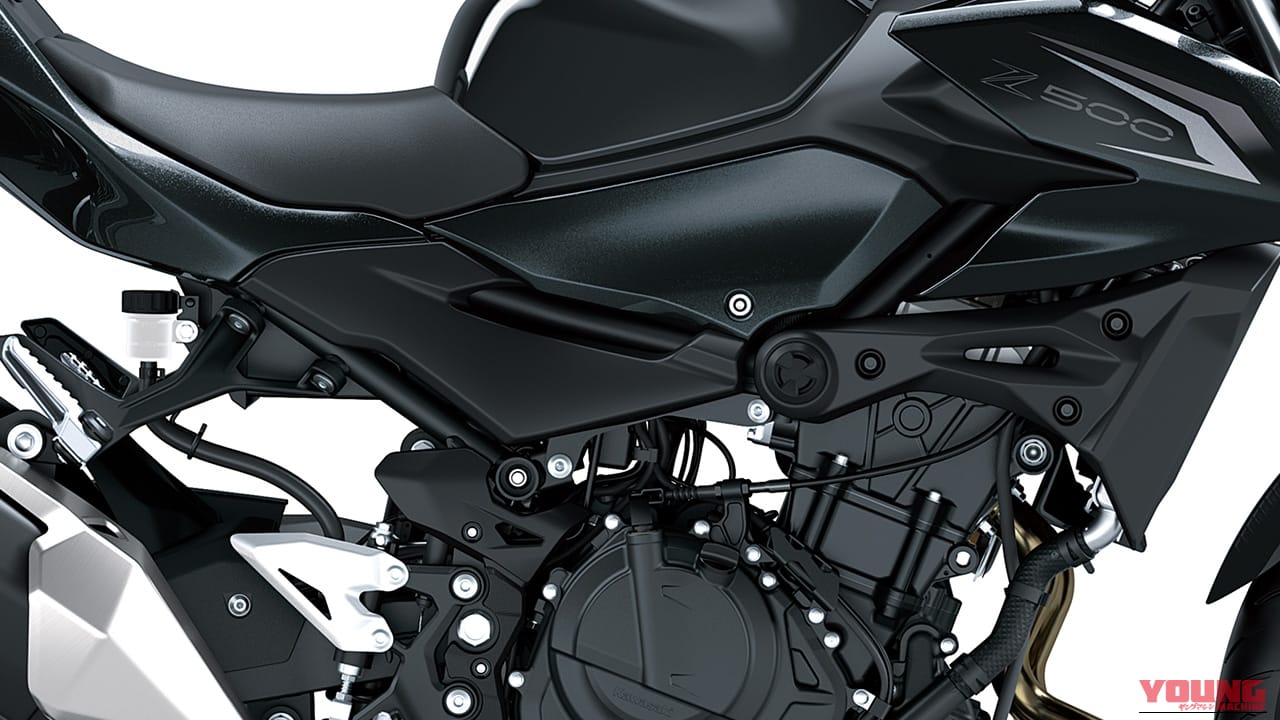 漆黒のフレームとボディで引き締まった佇まい! 価格据え置きでカワサキ「Z500」2027年モデルが10月17日発売