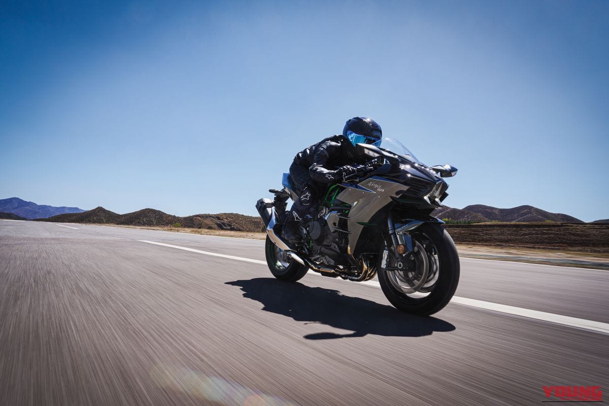 KAWASAKI Ninja H2 CARBON｜唯一無二の過給機モンスターが衝撃復活! 海外で牙を磨いてきたカワサキ「Ninja H2 CARBON」が圧縮比11.2＆減速比ショート化で覚醒して国内再導入