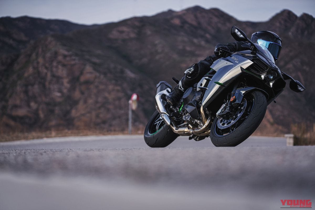 KAWASAKI Ninja H2 CARBON｜唯一無二の過給機モンスターが衝撃復活! 海外で牙を磨いてきたカワサキ「Ninja H2 CARBON」が圧縮比11.2＆減速比ショート化で覚醒して国内再導入