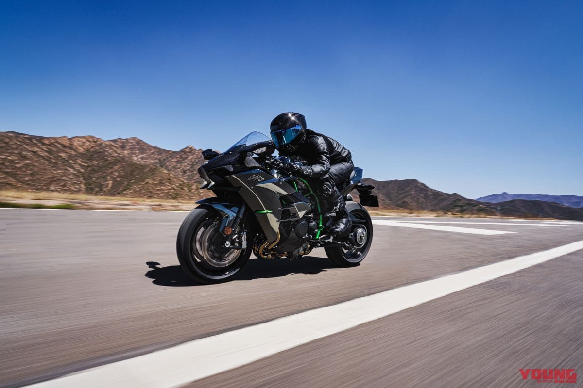 KAWASAKI Ninja H2 CARBON｜唯一無二の過給機モンスターが衝撃復活! 海外で牙を磨いてきたカワサキ「Ninja H2 CARBON」が圧縮比11.2＆減速比ショート化で覚醒して国内再導入