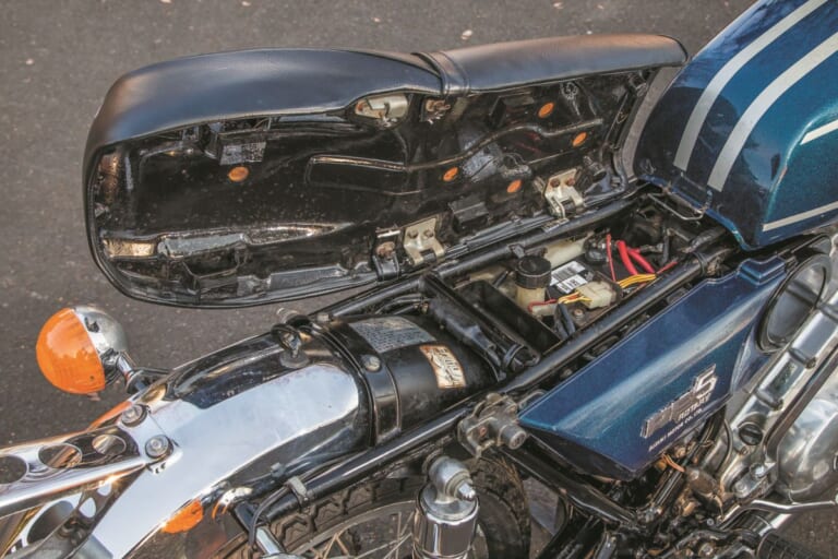SUZUKI RE-5|【技術解剖】悪魔の爪痕を消せ!スズキ「RE-5」のロータリーエンジン防振・耐久化メカニズムと車体設計