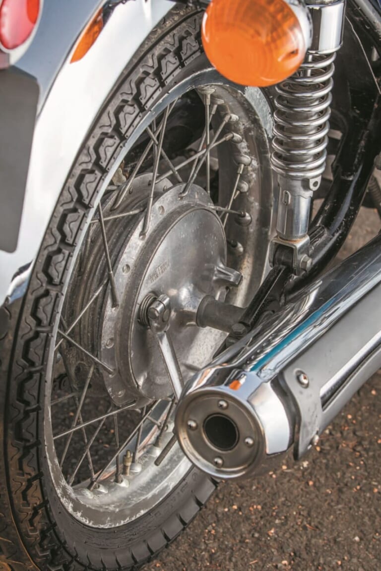 SUZUKI RE-5|【技術解剖】悪魔の爪痕を消せ!スズキ「RE-5」のロータリーエンジン防振・耐久化メカニズムと車体設計