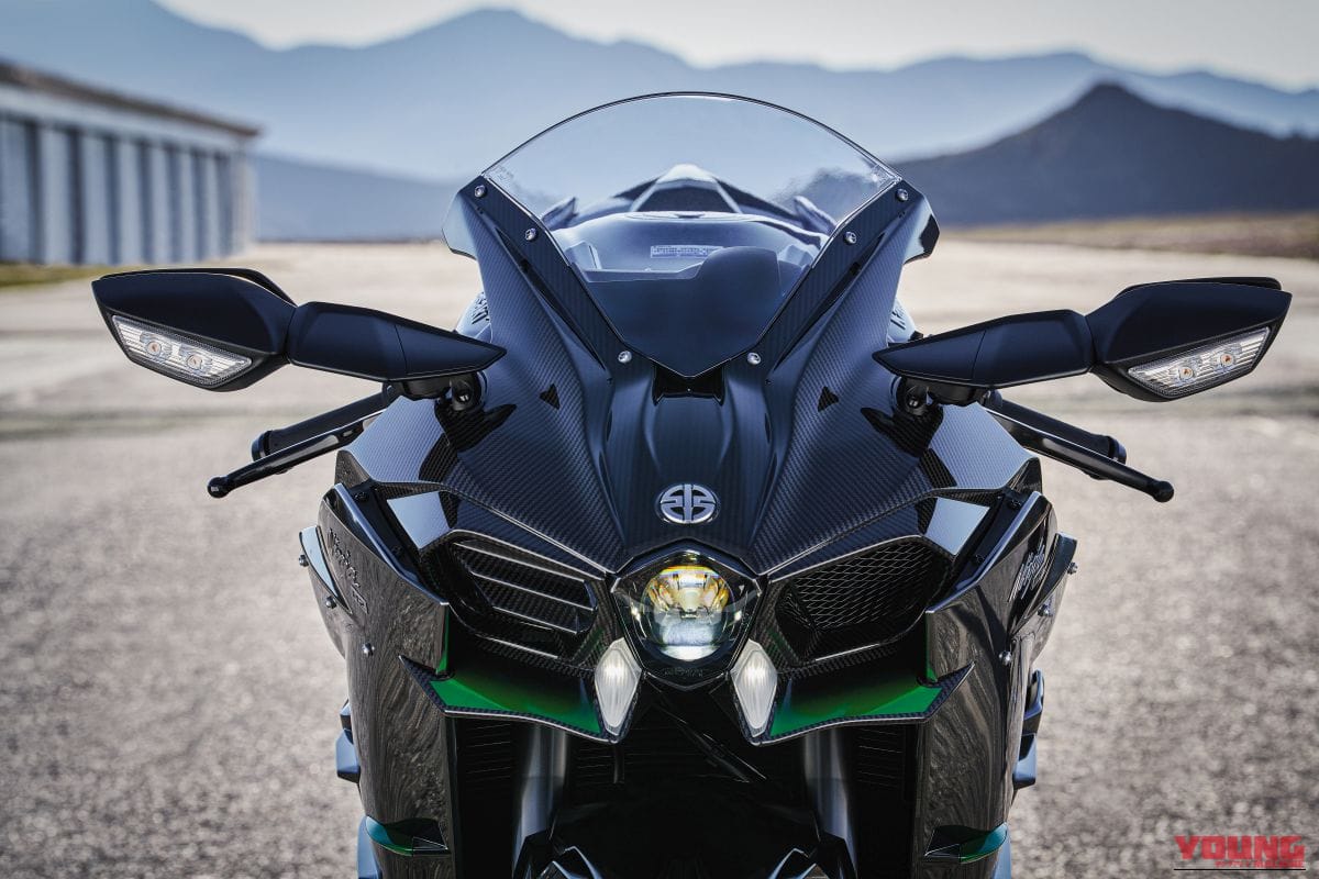 KAWASAKI Ninja H2 CARBON|唯一無二の過給機モンスターが衝撃復活! 海外で牙を磨いてきたカワサキ「Ninja H2 CARBON」が圧縮比11.2&減速比ショート化で覚醒して国内再導入