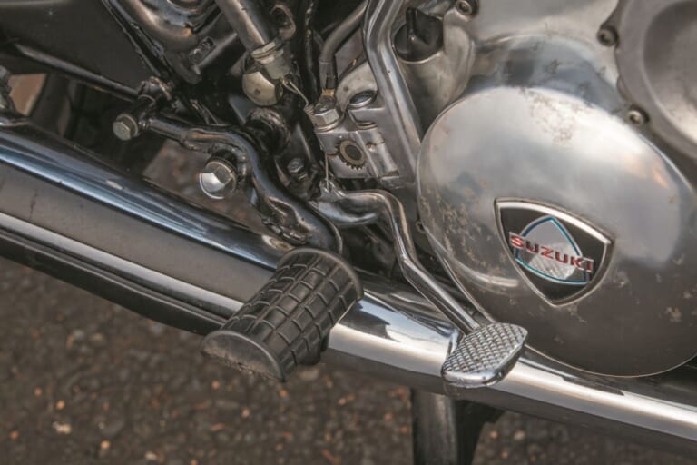 SUZUKI RE-5|【技術解剖】悪魔の爪痕を消せ!スズキ「RE-5」のロータリーエンジン防振・耐久化メカニズムと車体設計