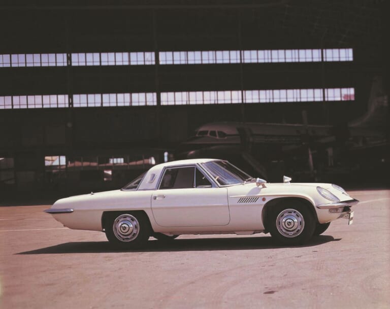 1967 MAZDA COSMO SPORT｜【ロータリー狂騒曲】GM/ポルシェ/川重も交渉したNSUライセンス! スズキ「RE-5」受発注ギャップと4ストGSへの転換劇
