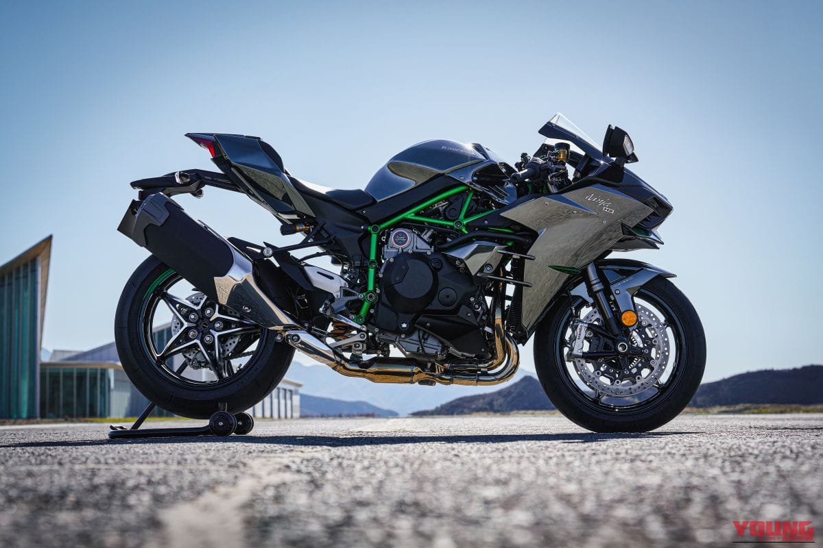 KAWASAKI Ninja H2 CARBON|唯一無二の過給機モンスターが衝撃復活! 海外で牙を磨いてきたカワサキ「Ninja H2 CARBON」が圧縮比11.2&減速比ショート化で覚醒して国内再導入