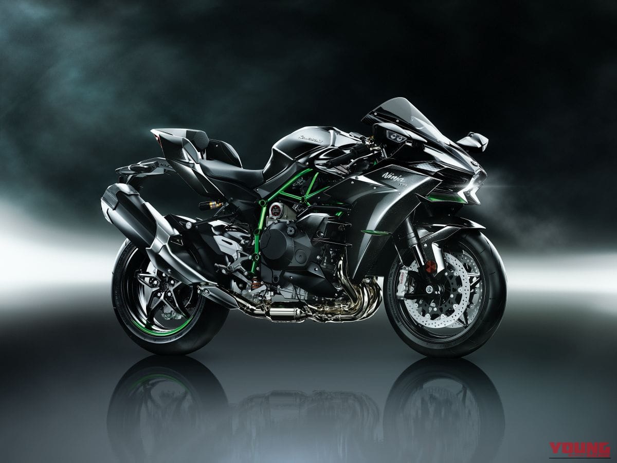 KAWASAKI Ninja H2 CARBON｜唯一無二の過給機モンスターが衝撃復活! 海外で牙を磨いてきたカワサキ「Ninja H2 CARBON」が圧縮比11.2＆減速比ショート化で覚醒して国内再導入