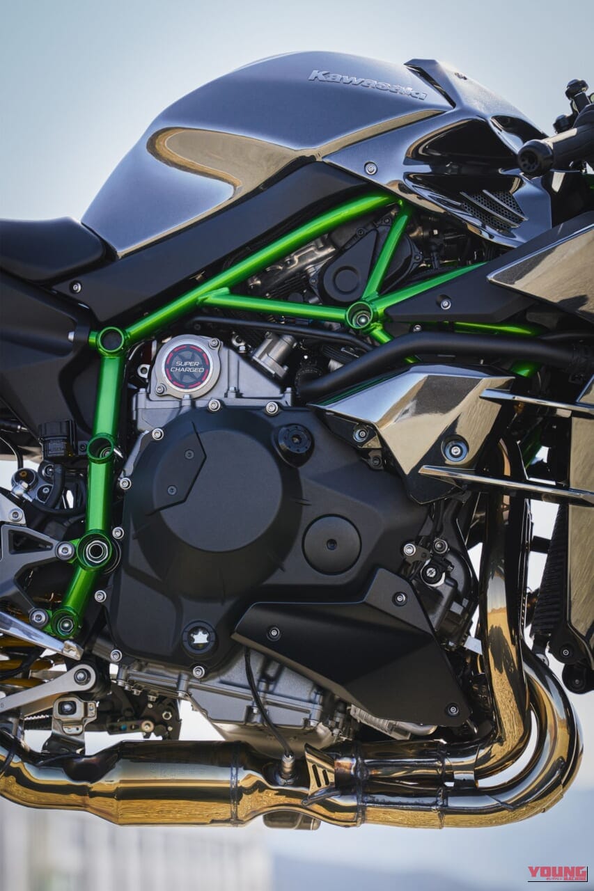 KAWASAKI Ninja H2 CARBON|唯一無二の過給機モンスターが衝撃復活! 海外で牙を磨いてきたカワサキ「Ninja H2 CARBON」が圧縮比11.2&減速比ショート化で覚醒して国内再導入