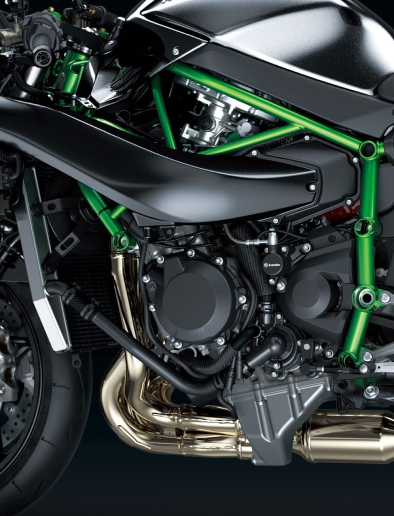 KAWASAKI Ninja H2 CARBON｜唯一無二の過給機モンスターが衝撃復活! 海外で牙を磨いてきたカワサキ「Ninja H2 CARBON」が圧縮比11.2＆減速比ショート化で覚醒して国内再導入