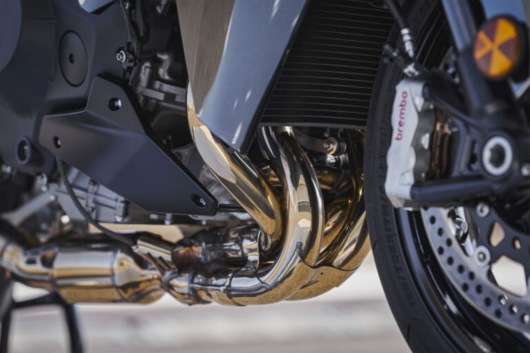 KAWASAKI Ninja H2 CARBON｜唯一無二の過給機モンスターが衝撃復活! 海外で牙を磨いてきたカワサキ「Ninja H2 CARBON」が圧縮比11.2＆減速比ショート化で覚醒して国内再導入