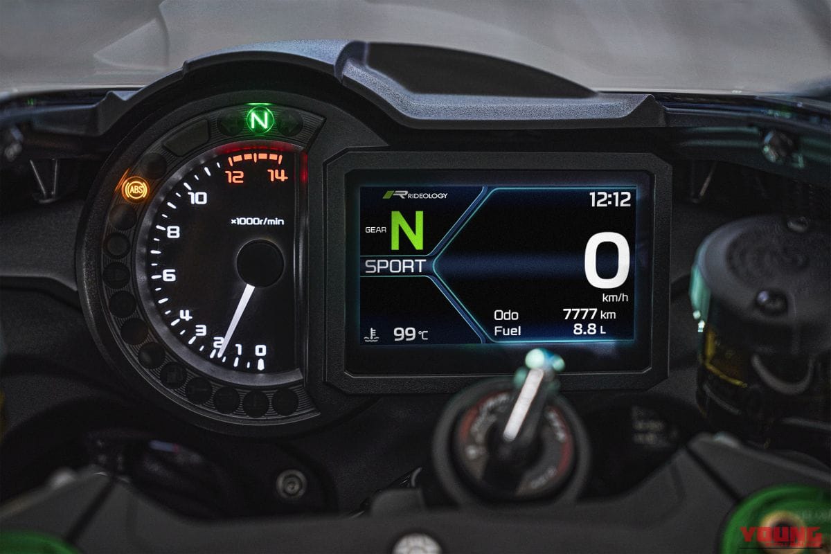 KAWASAKI Ninja H2 CARBON｜唯一無二の過給機モンスターが衝撃復活! 海外で牙を磨いてきたカワサキ「Ninja H2 CARBON」が圧縮比11.2＆減速比ショート化で覚醒して国内再導入