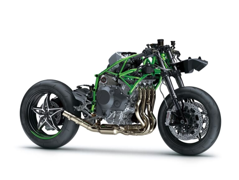 KAWASAKI Ninja H2 CARBON｜唯一無二の過給機モンスターが衝撃復活! 海外で牙を磨いてきたカワサキ「Ninja H2 CARBON」が圧縮比11.2＆減速比ショート化で覚醒して国内再導入