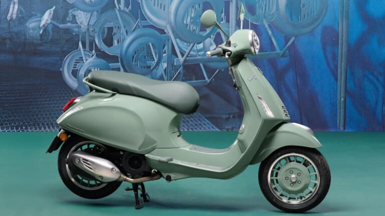 VESPA Primavera 80th｜【限定30台】初代Vespa 98着想のホイールと冷却グリルが復活! トーン・オン・トーンのグリーン仕立て「プリマベーラ 80th」が国内予約スタート