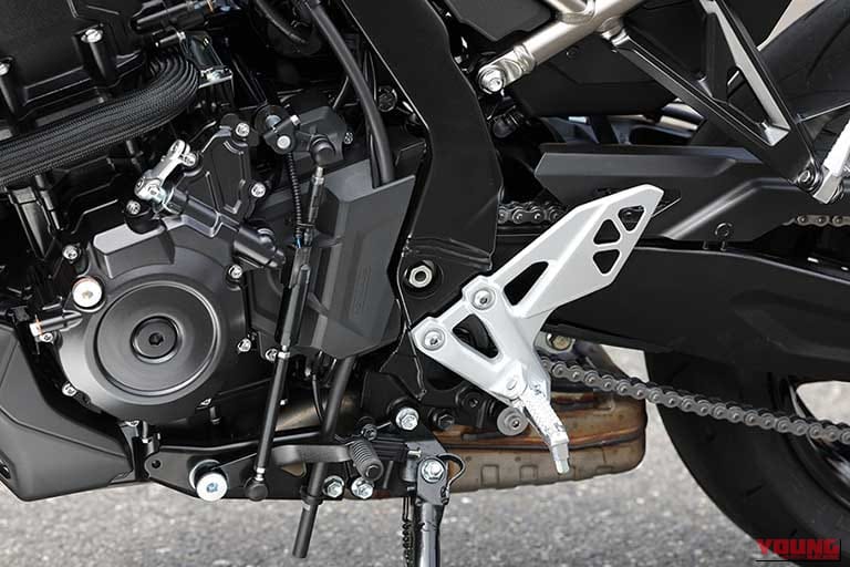 SUZUKI GSX-8Tのクイックシフター|「見る者を魅了する造形美」スズキ GSX-8Tとヤマハ XSR900 GPのディテールを写真でチェック!