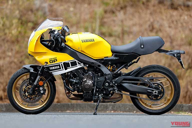 YAMAHA XSR900 GPの車体、左側面|「見る者を魅了する造形美」スズキ GSX-8Tとヤマハ XSR900 GPのディテールを写真でチェック!