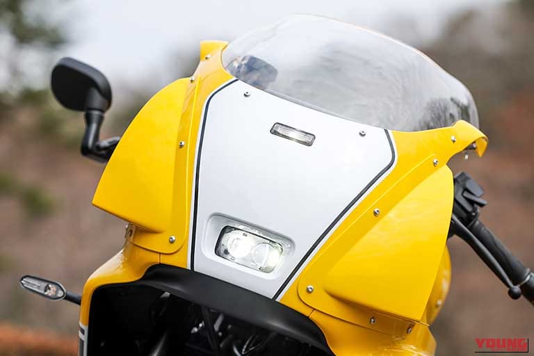 YAMAHA XSR900 GPのヘッドライト|「見る者を魅了する造形美」スズキ GSX-8Tとヤマハ XSR900 GPのディテールを写真でチェック!