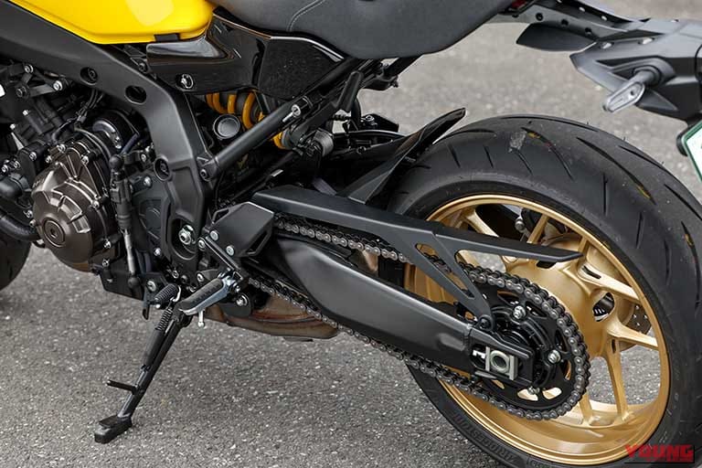 YAMAHA XSR900 GPのアルミ製スイングアーム|「見る者を魅了する造形美」スズキ GSX-8Tとヤマハ XSR900 GPのディテールを写真でチェック!