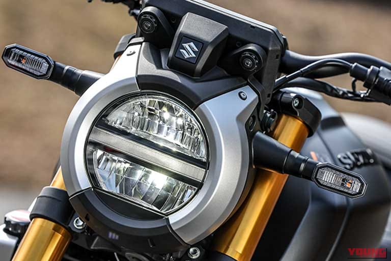 SUZUKI GSX-8Tのヘッドランプ|「見る者を魅了する造形美」スズキ GSX-8Tとヤマハ XSR900 GPのディテールを写真でチェック!