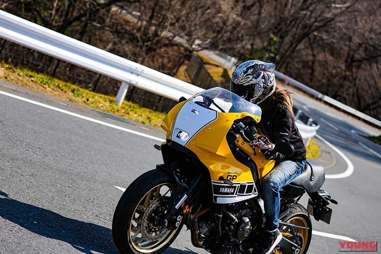 YAMAHA XSR900 GPに試乗する岡崎静夏さん｜「選ぶとしたらXSR900 GP。なぜなら…」GSX-8TとXSR900 GPを公道でじっくり乗り比べ！ 結果、岡崎静夏さんが後者を選んだ意外すぎる理由