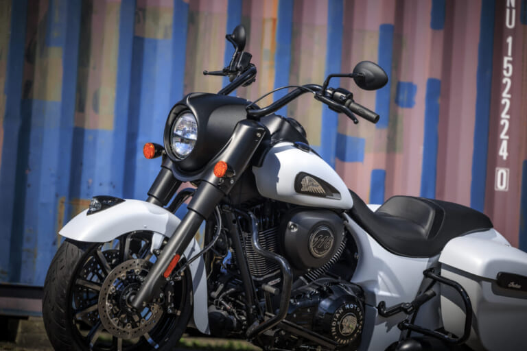 Indian Springfield Dark Horse|【試乗】クラシカルなスタイルを、モダンなディテールで構築。走りも楽しめるクラシック・クルーザー【インディアン・モーターサイクル Springfield Dark Horse】