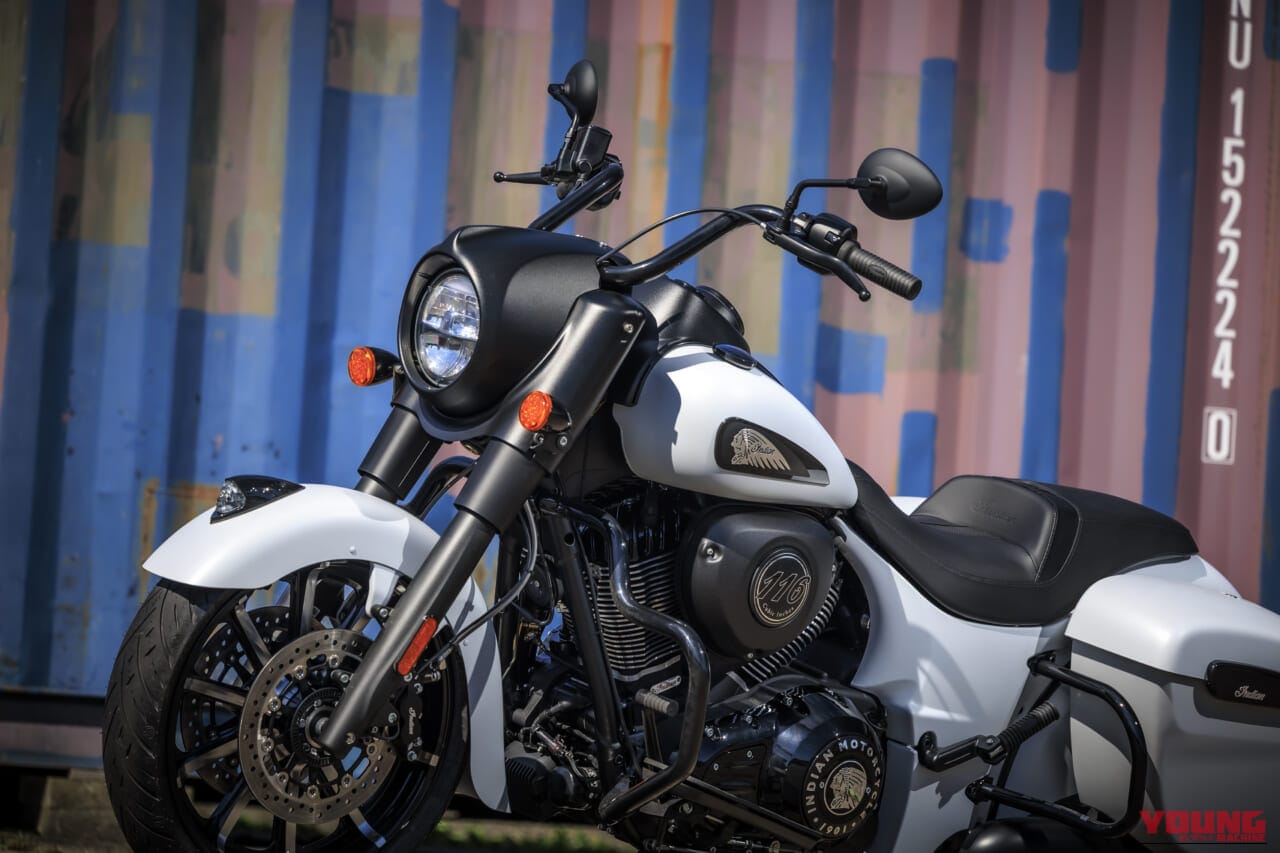 Indian Springfield Dark Horse|【試乗】クラシカルなスタイルを、モダンなディテールで構築。走りも楽しめるクラシック・クルーザー【インディアン・モーターサイクル Springfield Dark Horse】