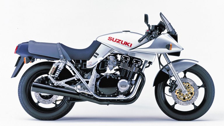 2000 GSX1100S KATANA[SY]｜「格好が悪い…」性能は一級品なのにデザインが不評だった当時のスズキ車。その評価を覆し、世界的な名車となった［GSX1100S KATANA］の系譜を紹介！