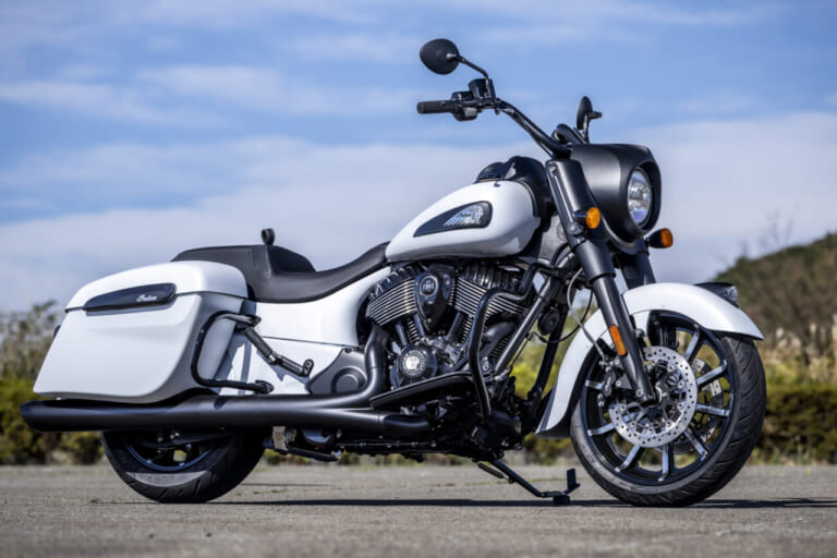 Indian Springfield Dark Horse｜【試乗】クラシカルなスタイルを、モダンなディテールで構築。走りも楽しめるクラシック・クルーザー【インディアン・モーターサイクル Springfield Dark Horse】