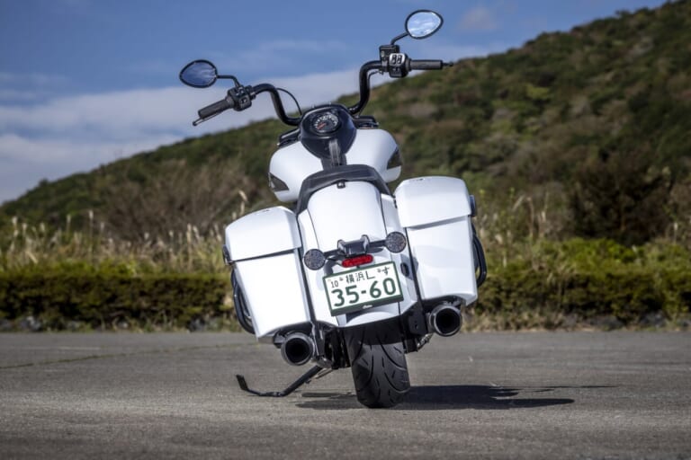 Indian Springfield Dark Horse|【試乗】クラシカルなスタイルを、モダンなディテールで構築。走りも楽しめるクラシック・クルーザー【インディアン・モーターサイクル Springfield Dark Horse】