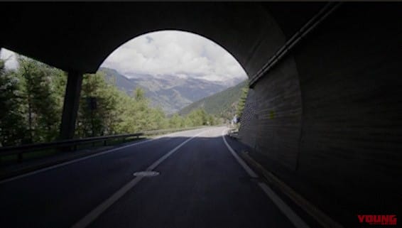 トンネルを出た後の白飛びを抑えてくれる｜クラファン達成率「14877％」のヘルメット装着型ドラレコが話題！ 前後フルHD録画＆最大9.5時間動作、30％OFFの先行販売は11月16日まで［MF-BDVR001-PRO］
