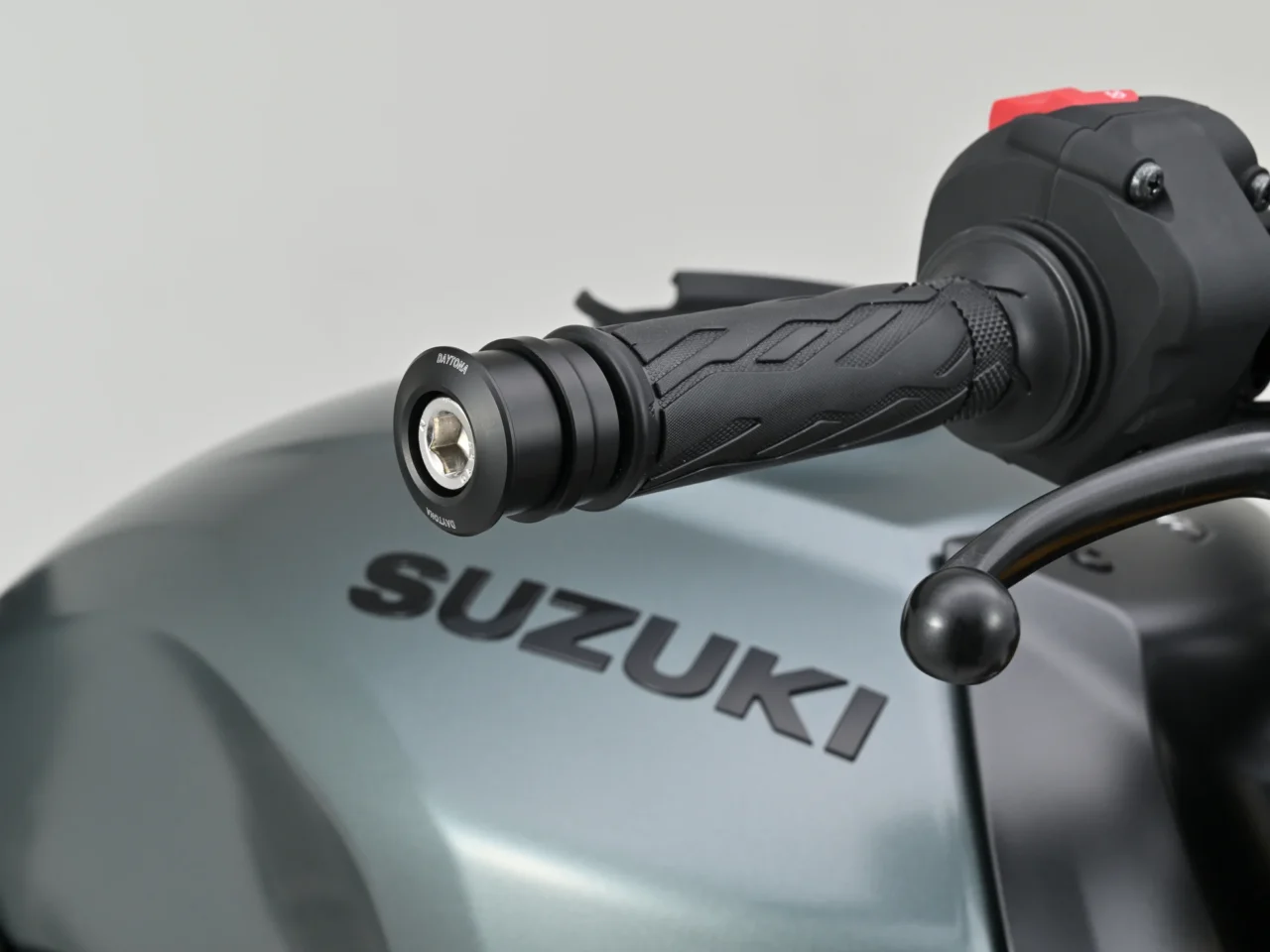 バーエンドミラーアダプター|デイトナから、GSX-8シリーズおよびBMW R12/nineTシリーズの純正ハンドルに対応する「バーエンドミラーアダプター」がリリース!