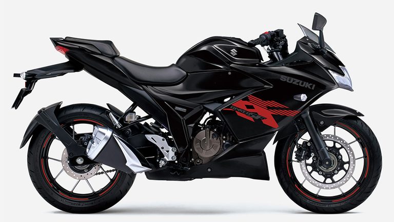 グラススパークルブラック｜コスパ最強の250ccフルカウル！スズキ「ジクサーSF250」に全日本ライダー岡崎静夏が試乗「曲がりすぎない」ハンドリングと意外すぎるツアラー適性を徹底インプレ