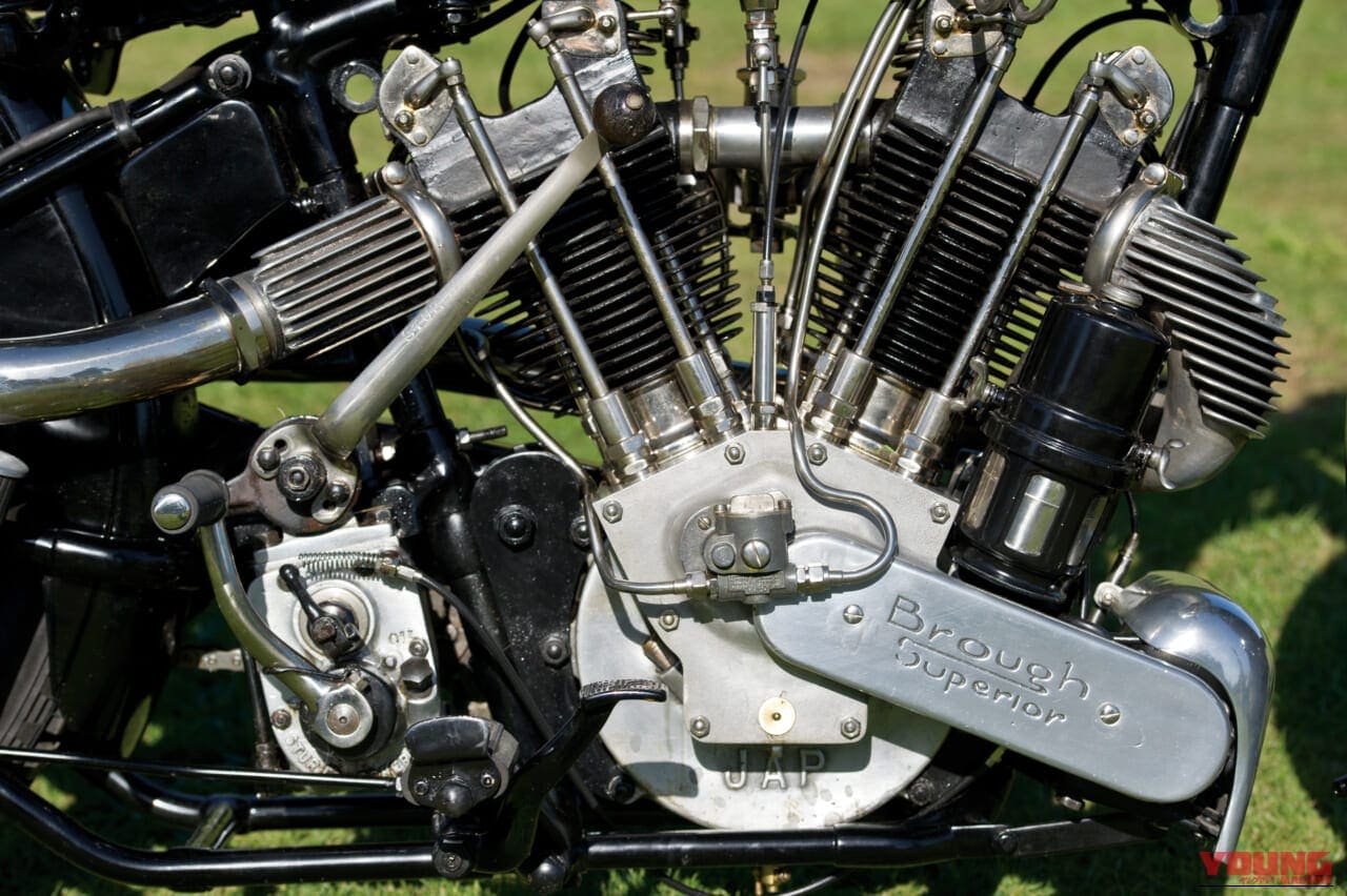 1926年モデルの、ブラウ・スーペリアSS100 アルパイン・グランドスポーツのエンジン部分｜「あのロールス・ロイスをもうならせた…」100年前のスーパーバイク。妥協なき美しさと比類なきパフォーマンスを実現した［ブラウ・スーペリア SS100 アルパイン・グランドスポーツ］を紹介