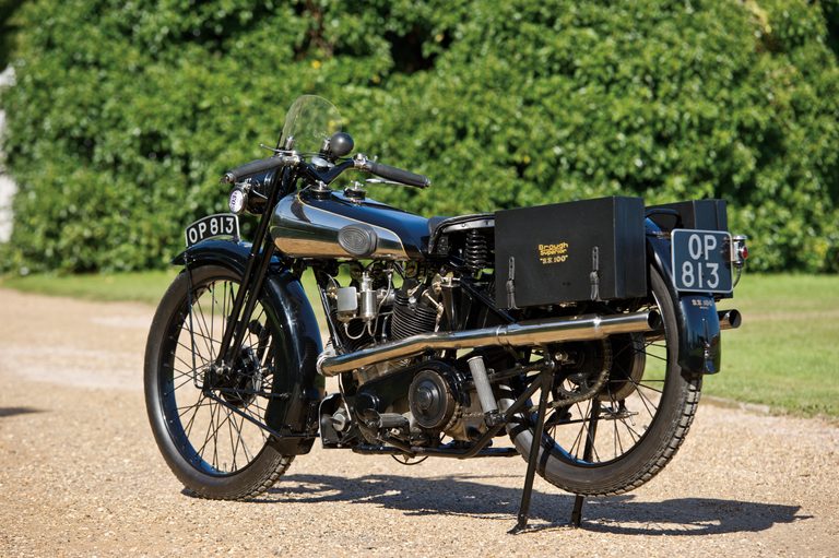 1926年モデルの、ブラウ・スーペリアSS100 アルパイン・グランドスポーツ｜「あのロールス・ロイスをもうならせた…」100年前のスーパーバイク。妥協なき美しさと比類なきパフォーマンスを実現した［ブラウ・スーペリア SS100 アルパイン・グランドスポーツ］を紹介