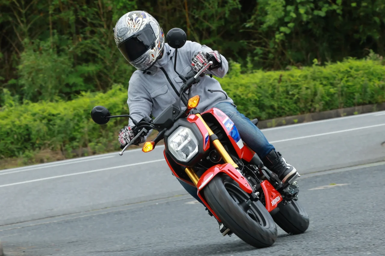 HONDA GROM|【レッスン教材に選ぶ理由】全日本レーサー・岡崎静夏が語るホンダ「グロム」の真価! 12インチなのに切れ込まない安定感