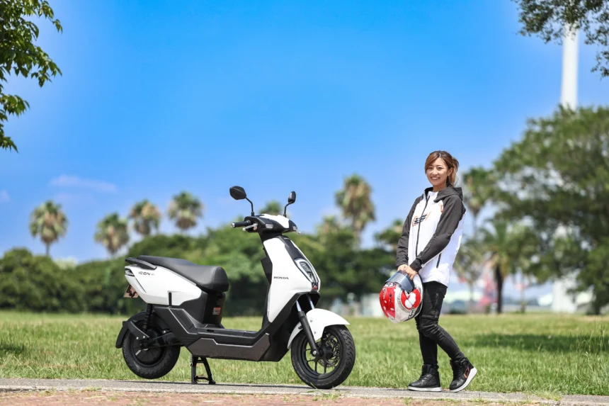 【Dio110 Liteより安い!?】22万円の電動原付「ICON e:」をプロレーサーが徹底検証! 日常の利便性と前輪12インチの安定感