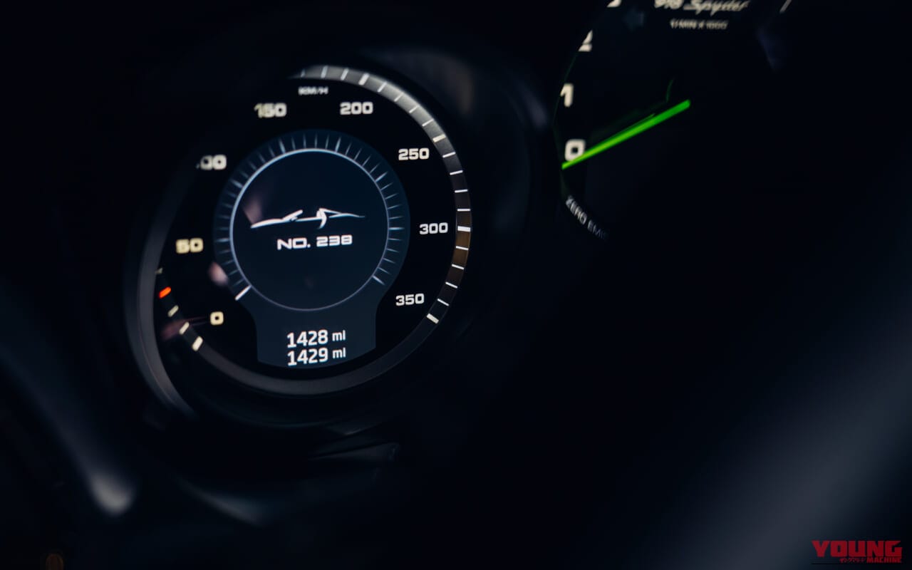 ｜「デザインを優先？」「ただ者ではないオーラ⋯」当時大きな話題となったハイブリッドスーパーカー。とんでもないパフォーマンスを実現した［ポルシェ 918スパイダー］