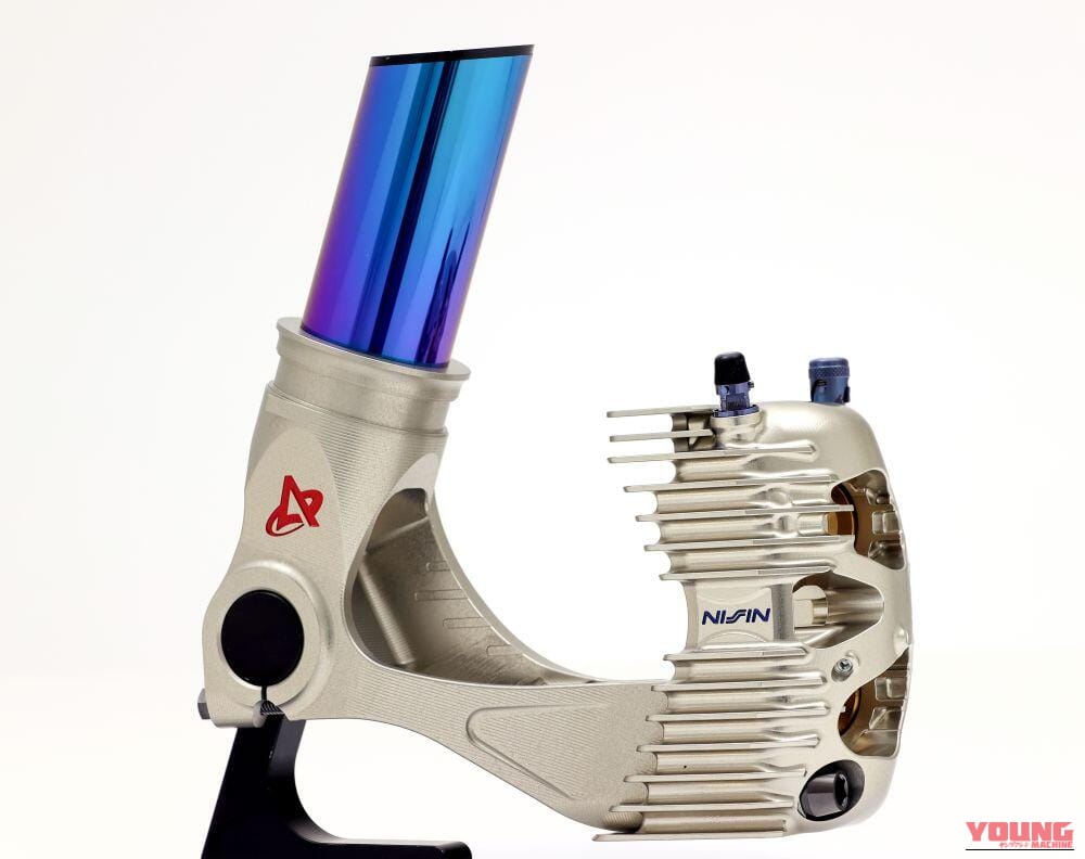 JSB1000でポール獲得のレース技術を解禁! AstemoがEICMA2026で披露する「機能協調設計」フロントエンドと意匠モノブロックキャリパーの造形美|JSB1000でポール獲得のレース技術を解禁! AstemoがEICMA2026で披露する「機能協調設計」フロントエンドと意匠モノブロックキャリパーの造形美