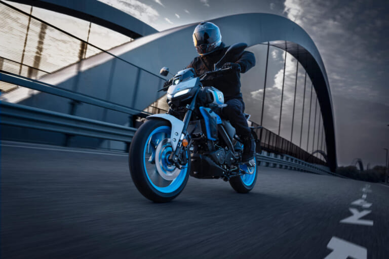 YAMAHA MT-125|鋭い眼光のフロントマスクとレッドラインホワイト導入! VVA搭載125ccストリートファイター「MT-125」が2027年モデルでさらに進化【海外】