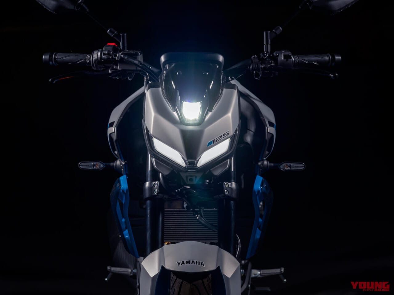 YAMAHA MT-125｜鋭い眼光のフロントマスクとレッドラインホワイト導入! VVA搭載125ccストリートファイター「MT-125」が2027年モデルでさらに進化【海外】