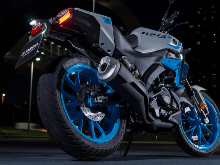 YAMAHA MT-125|鋭い眼光のフロントマスクとレッドラインホワイト導入! VVA搭載125ccストリートファイター「MT-125」が2027年モデルでさらに進化【海外】