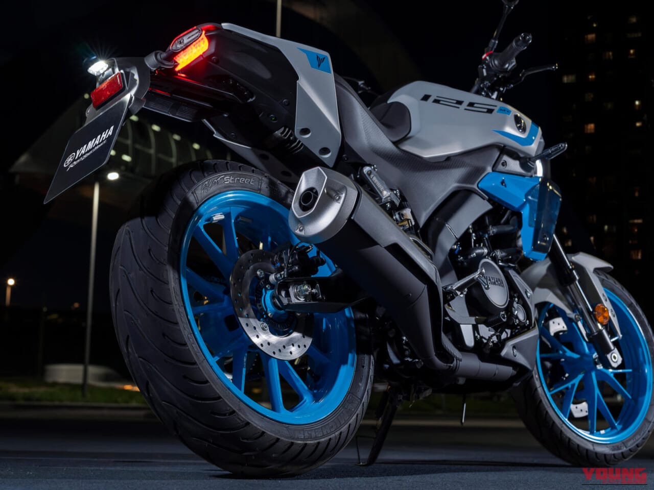 YAMAHA MT-125｜鋭い眼光のフロントマスクとレッドラインホワイト導入! VVA搭載125ccストリートファイター「MT-125」が2027年モデルでさらに進化【海外】